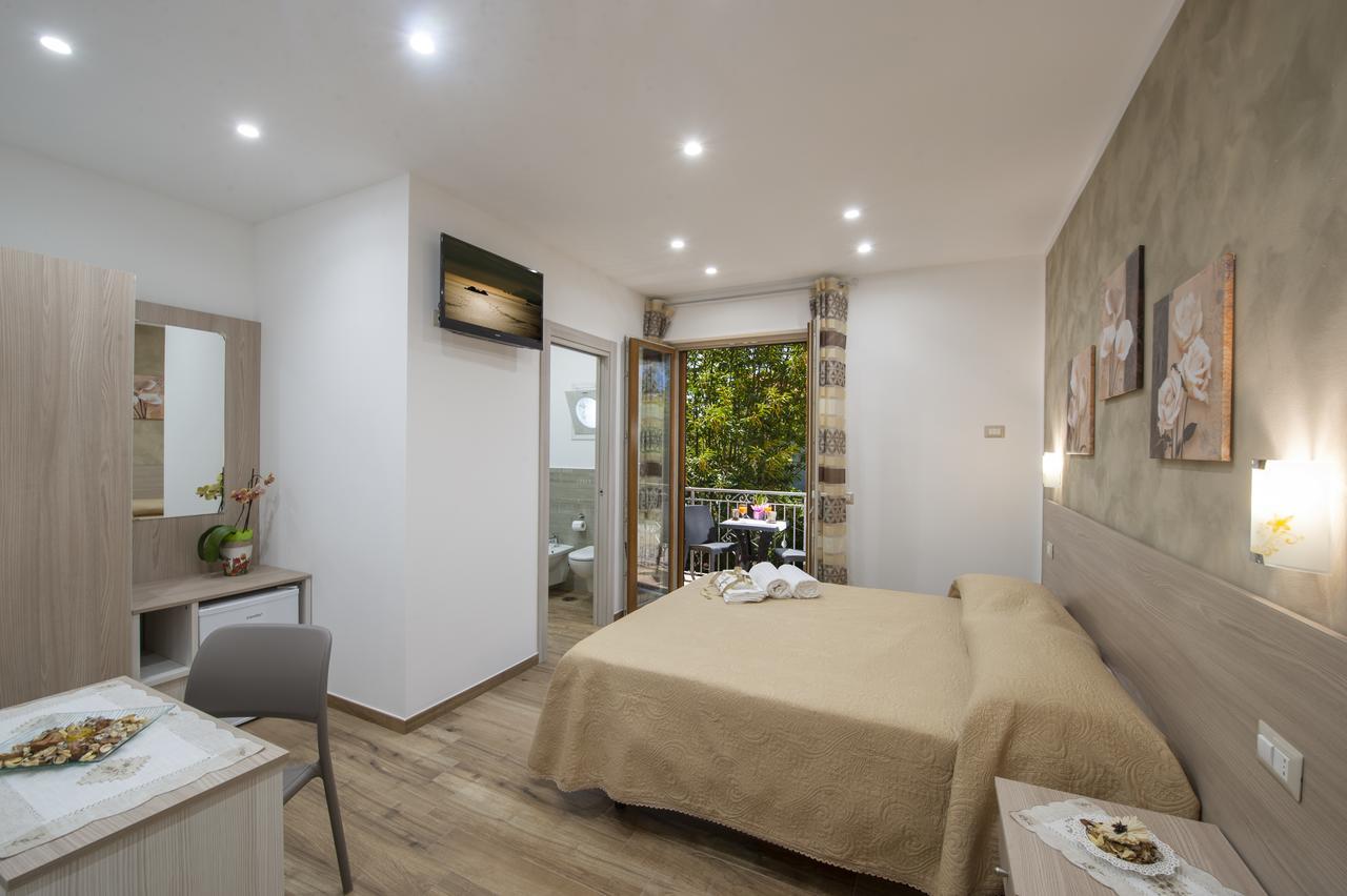 B&B Il Girasole Аджерола Экстерьер фото