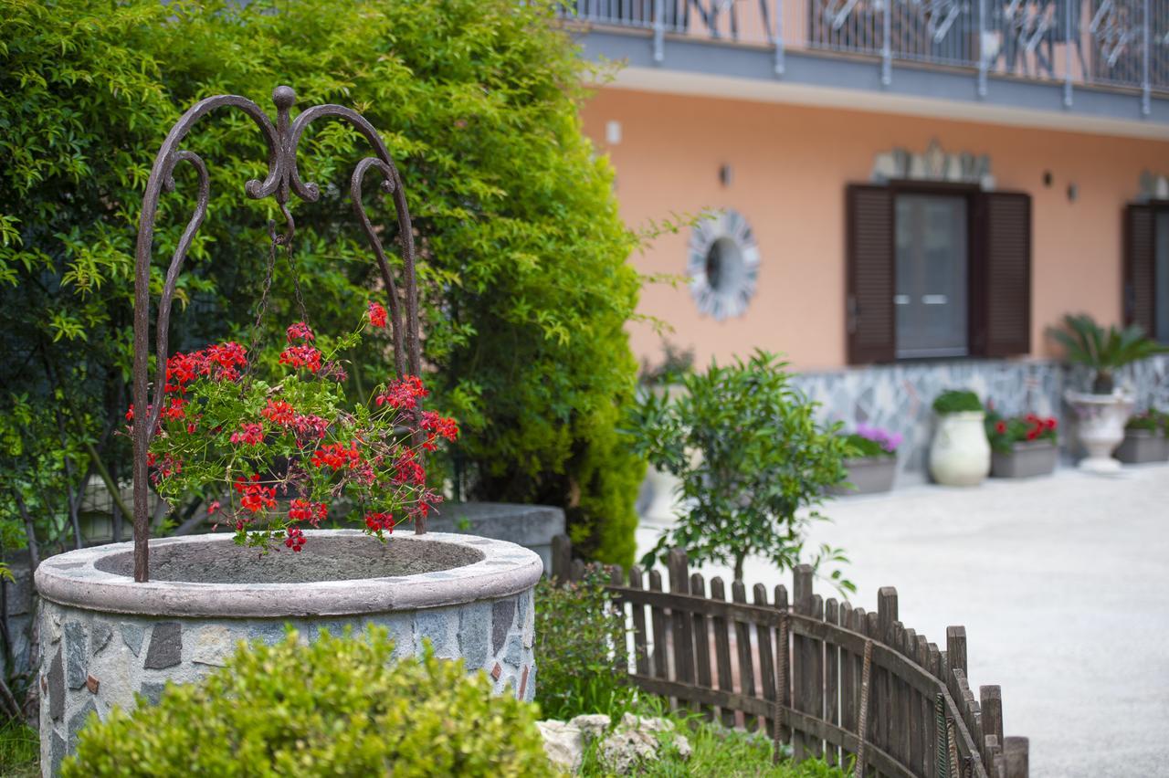 B&B Il Girasole Аджерола Экстерьер фото