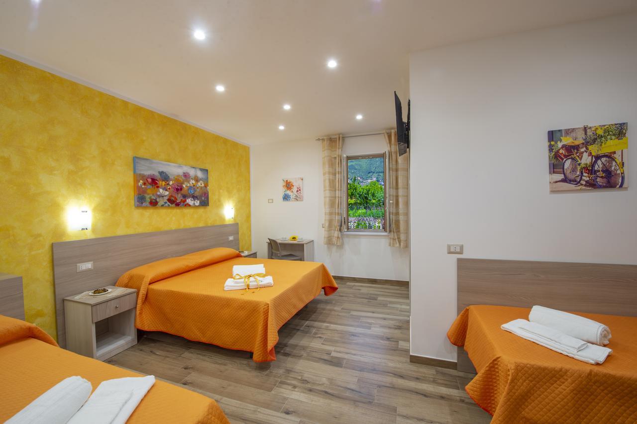 B&B Il Girasole Аджерола Экстерьер фото