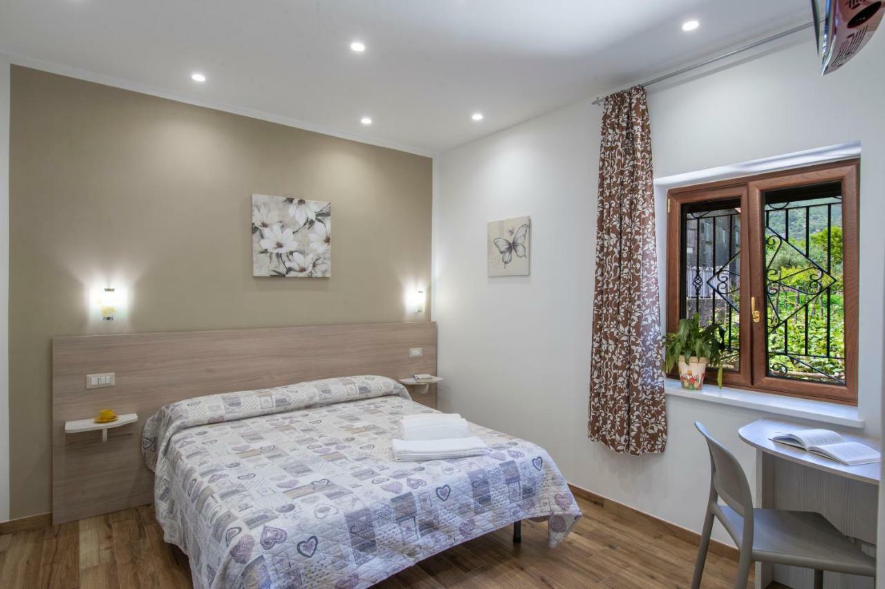 B&B Il Girasole Аджерола Экстерьер фото